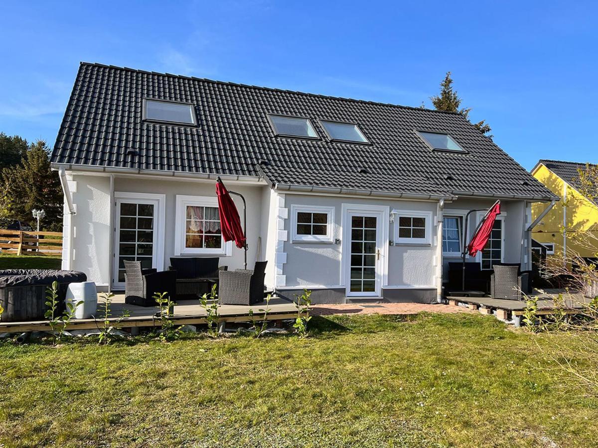 Ferienhaeuser Insel Usedom Haus Samara 8 - Blick Aufs Achterwasser! Whirlpool Und Sauna Lutow المظهر الخارجي الصورة